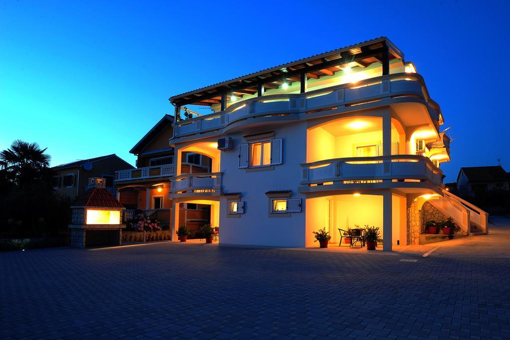 Apartments Ka - Ro บาร์บินเย ภายนอก รูปภาพ