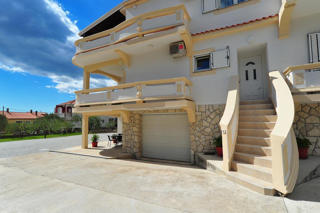 Apartments Ka - Ro บาร์บินเย ภายนอก รูปภาพ