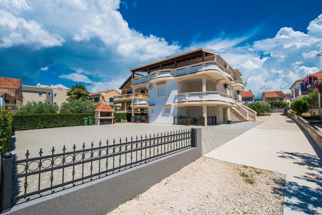 Apartments Ka - Ro บาร์บินเย ภายนอก รูปภาพ